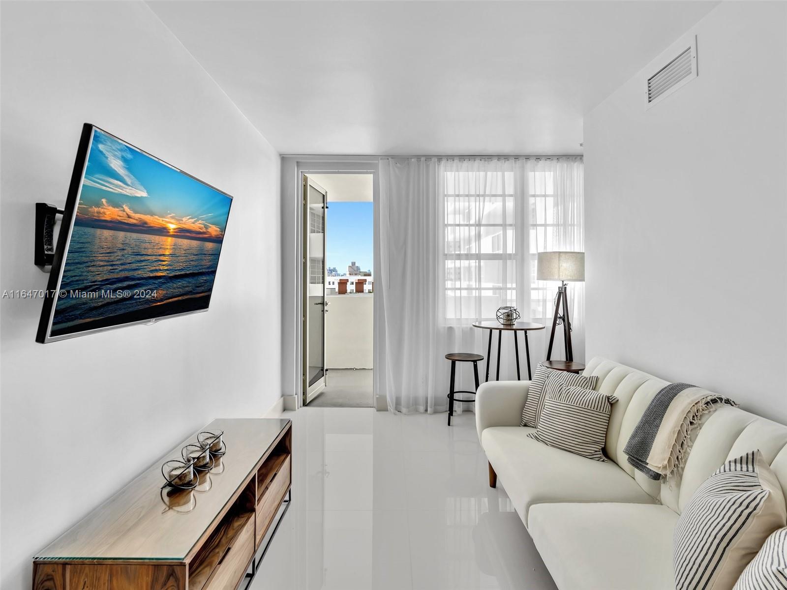 Rental Property at 100 Lincoln Rd 718, Miami Beach, Miami-Dade County, Florida - Bedrooms: 1 
Bathrooms: 1  - $3,300 MO.