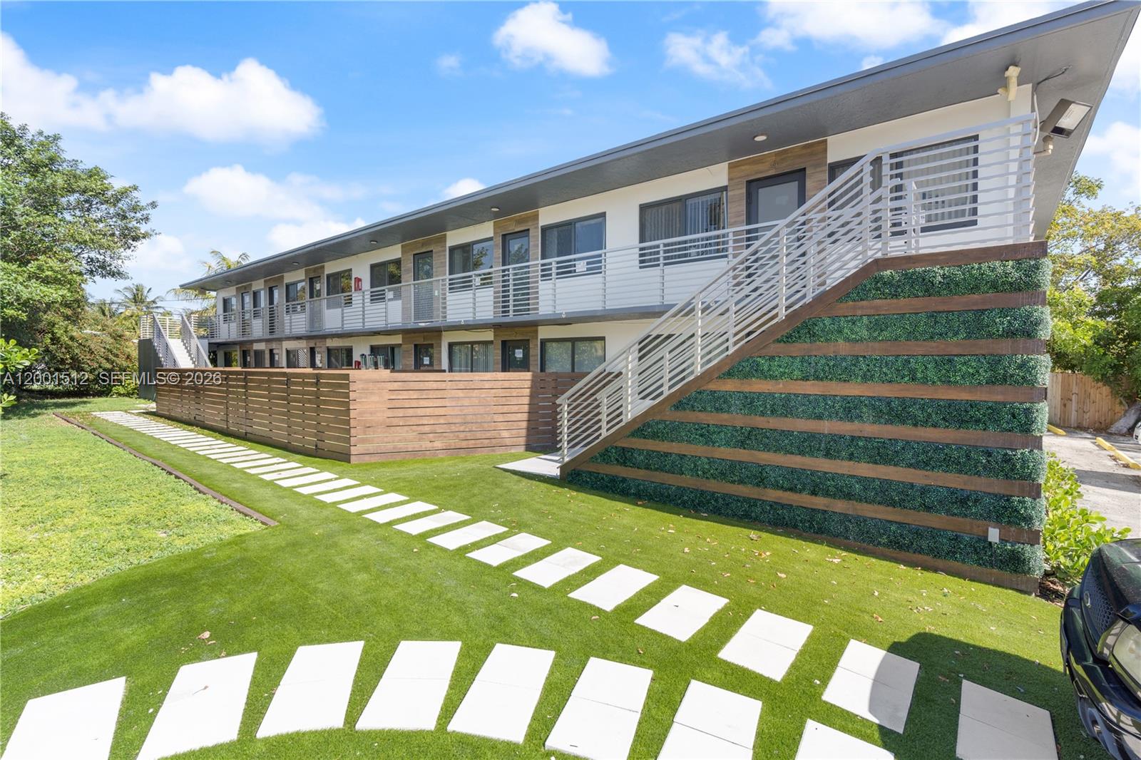 LAUDERDALE - Residential Lease