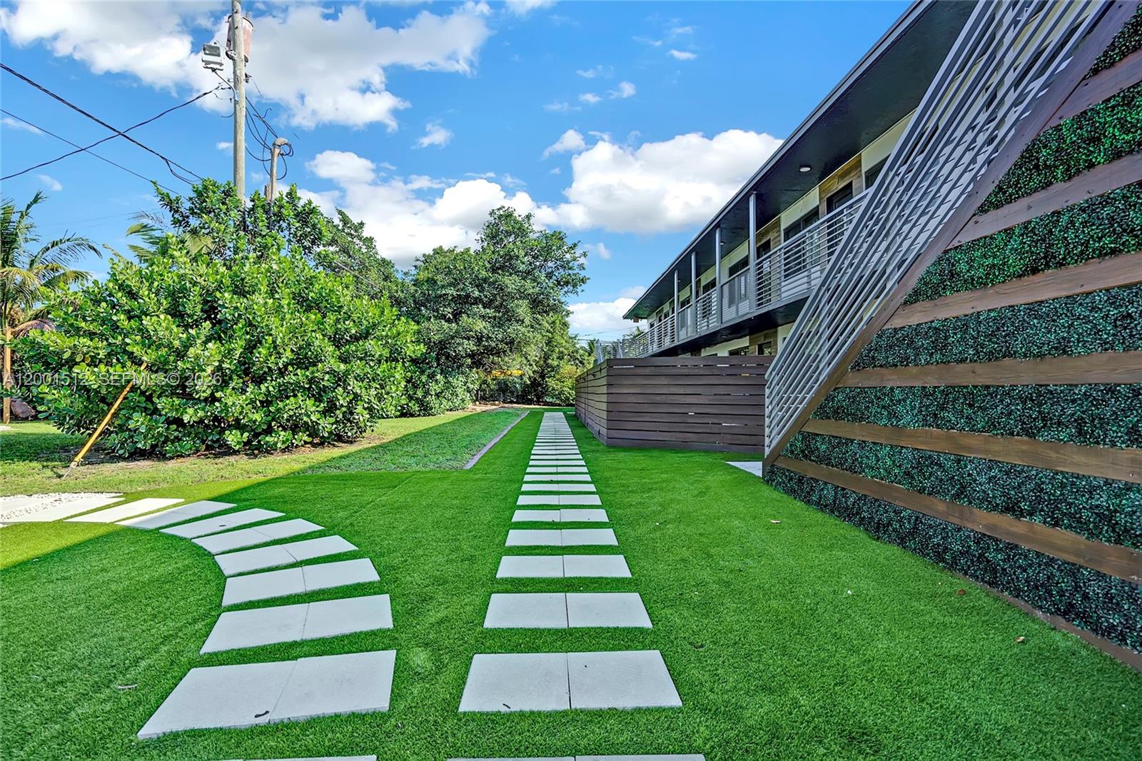 LAUDERDALE - Residential Lease