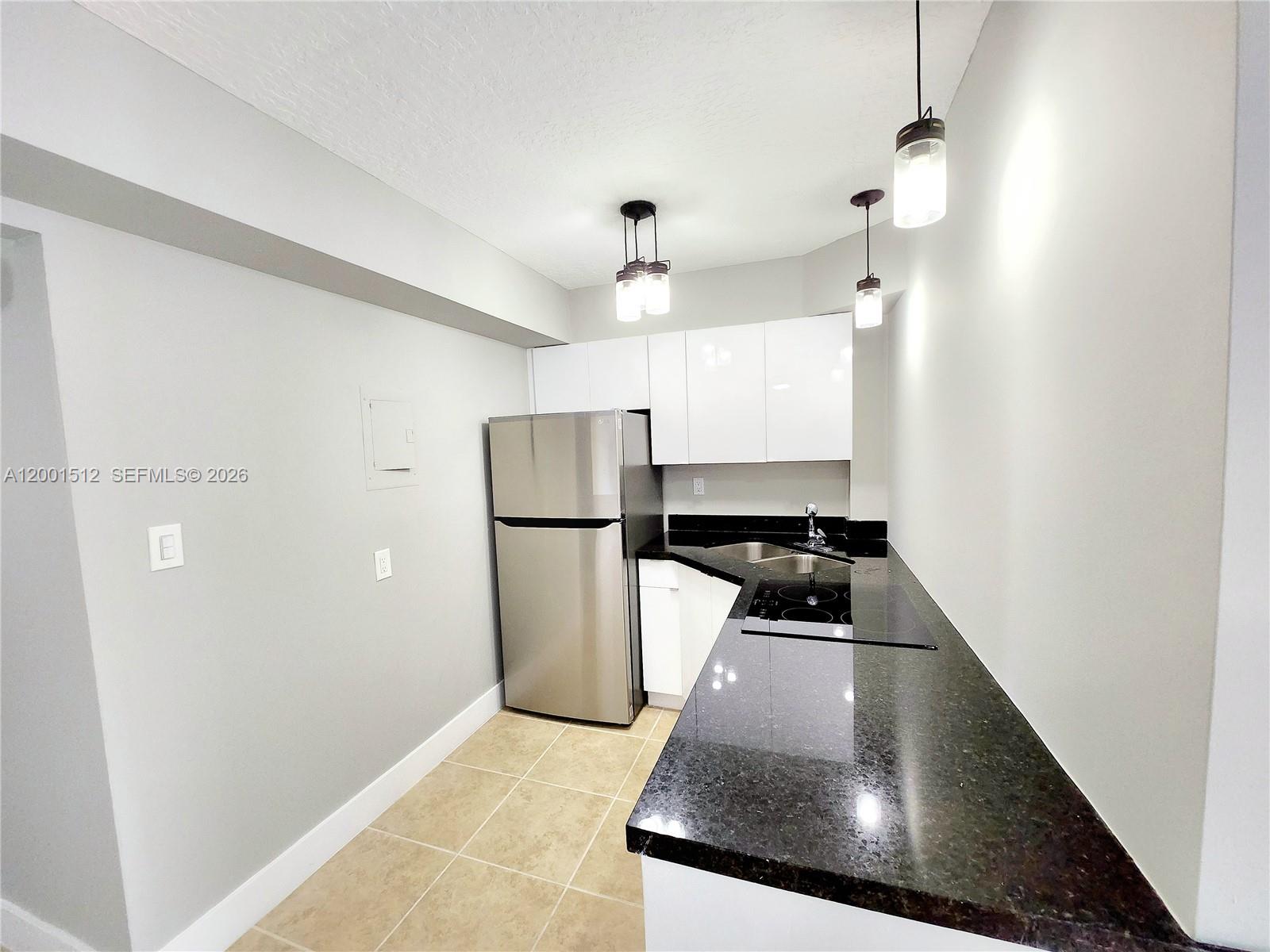 LAUDERDALE - Residential Lease