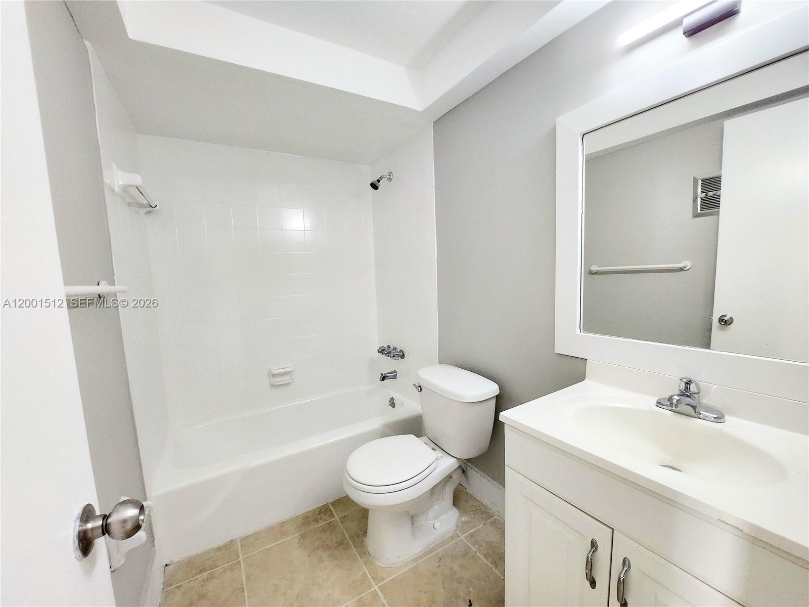 LAUDERDALE - Residential Lease