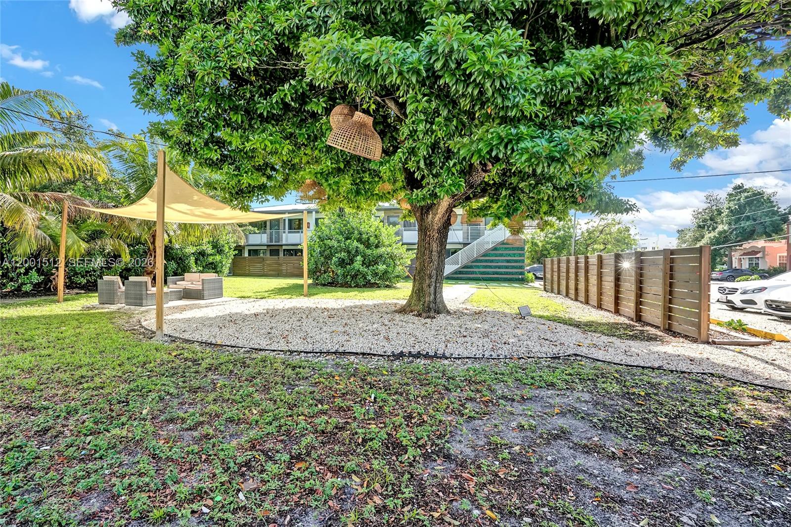 LAUDERDALE - Residential Lease