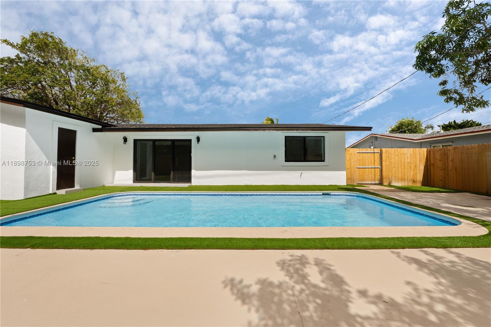 KNOLLS 1ST SECTION - Residential