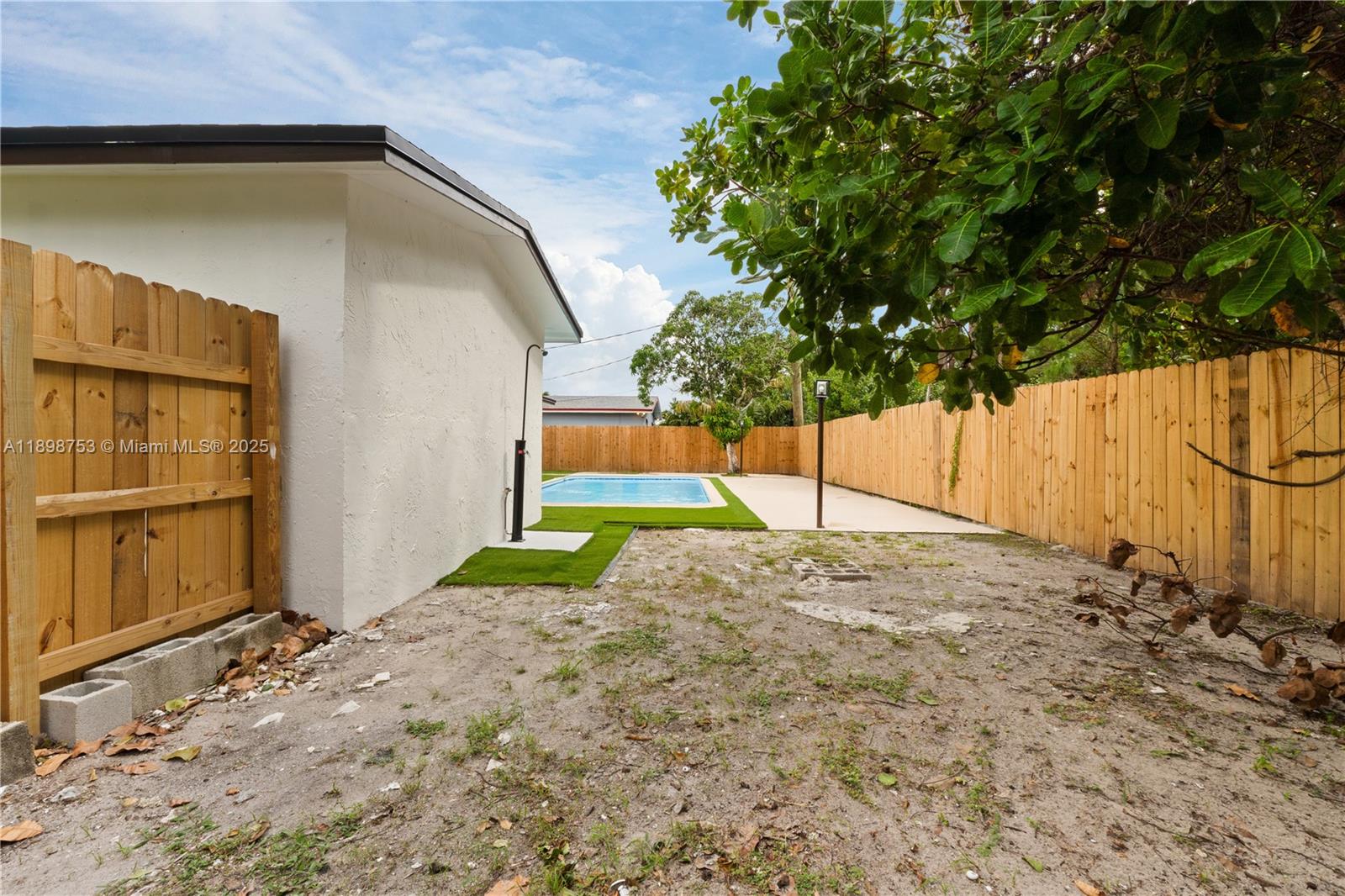 KNOLLS 1ST SECTION - Residential