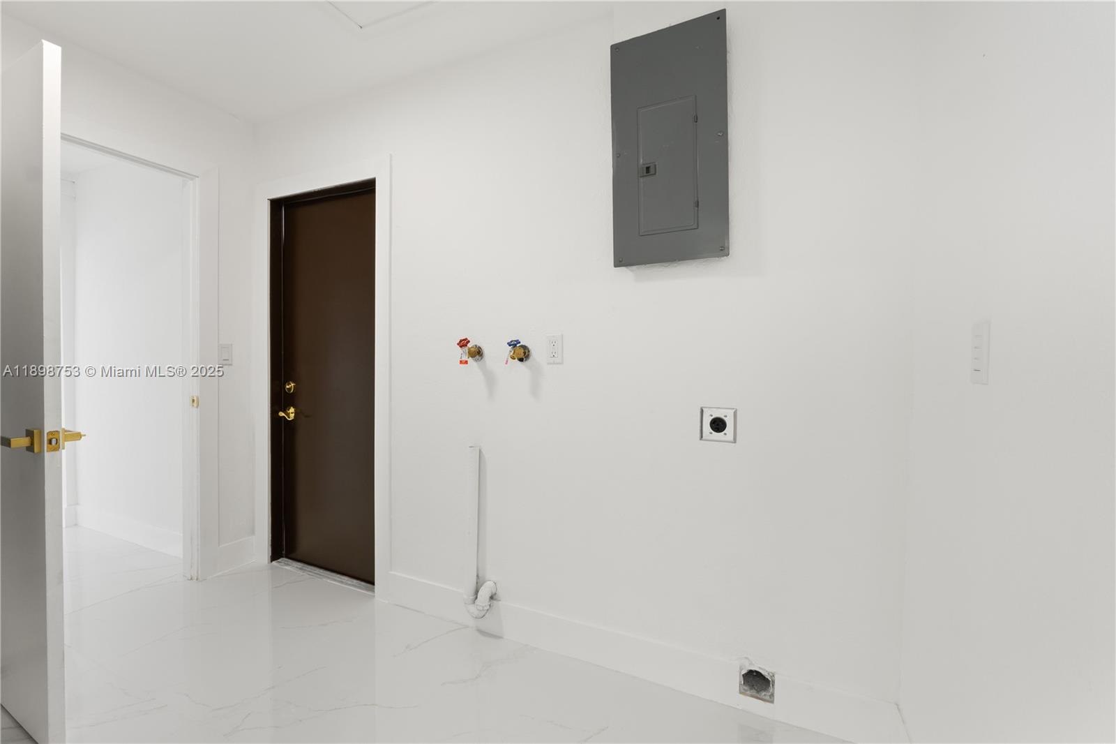 KNOLLS 1ST SECTION - Residential