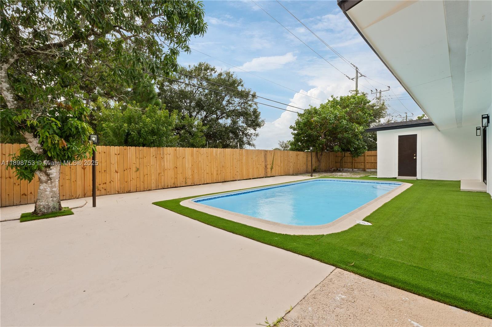 KNOLLS 1ST SECTION - Residential