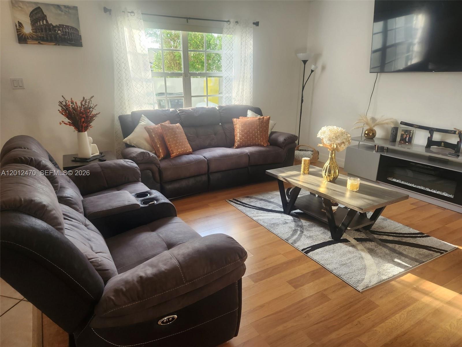 LOS PASEOS - Residential Lease