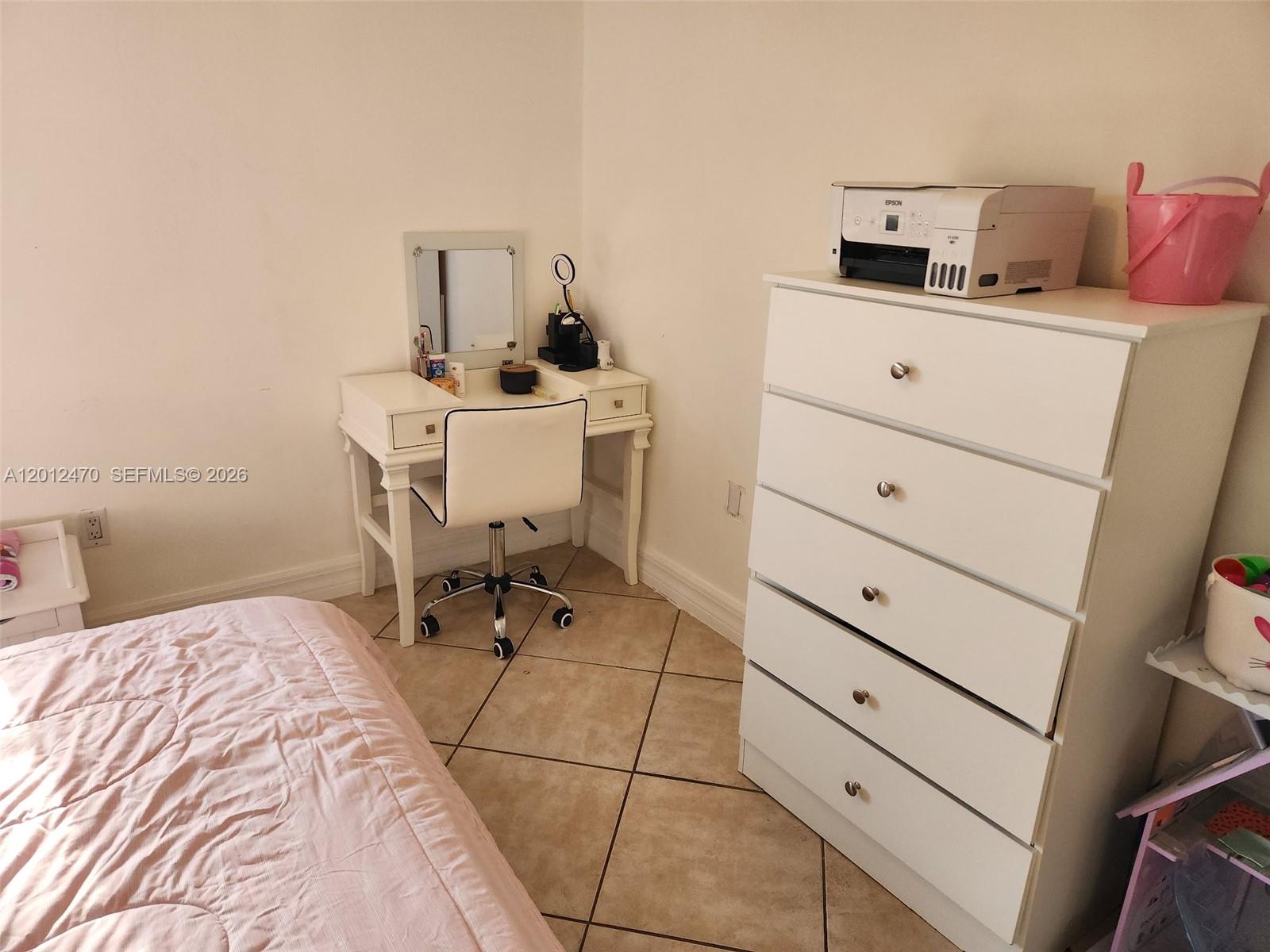 LOS PASEOS - Residential Lease
