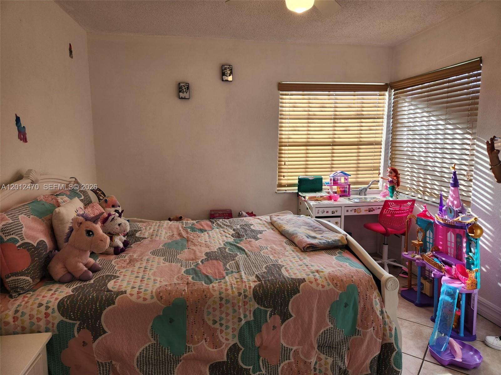 LOS PASEOS - Residential Lease