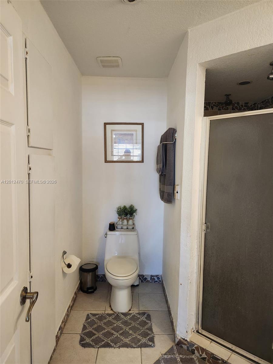 LOS PASEOS - Residential Lease