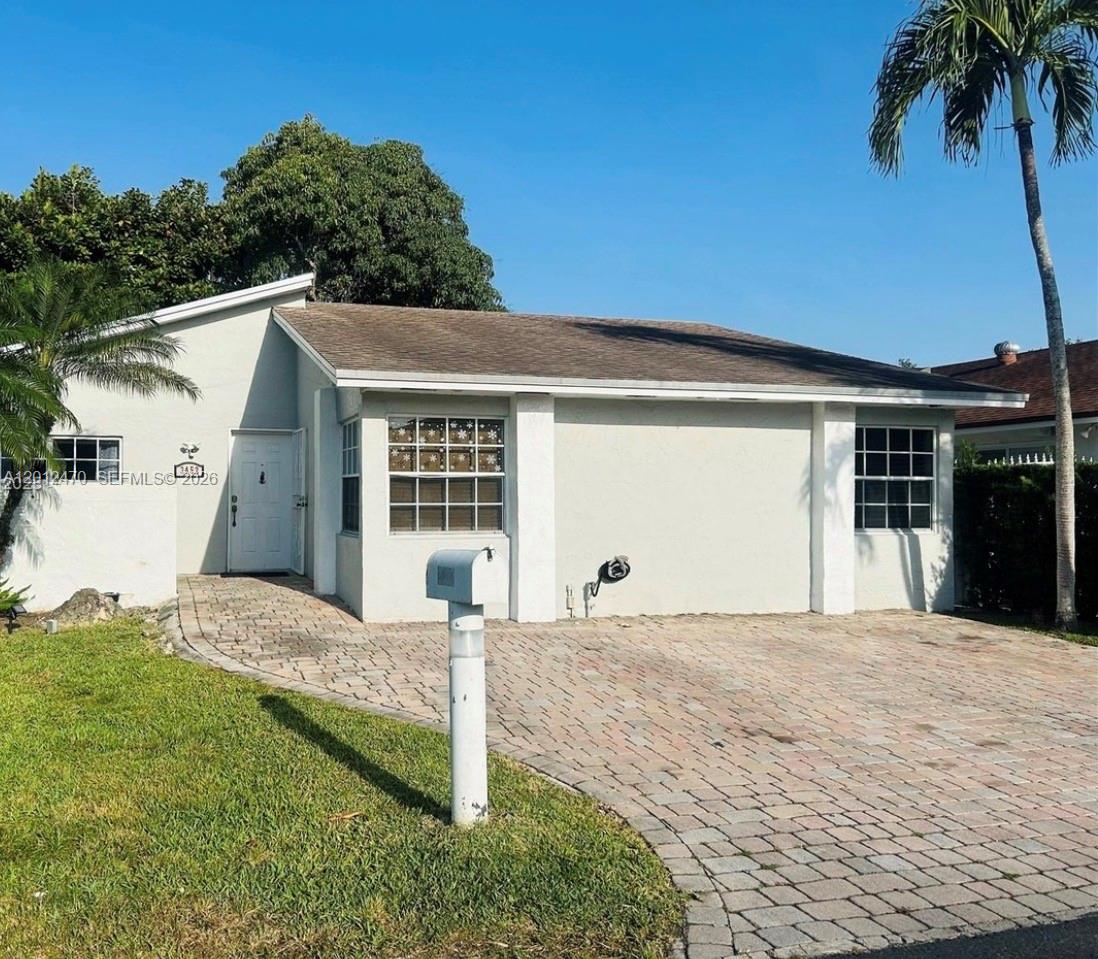 LOS PASEOS - Residential Lease