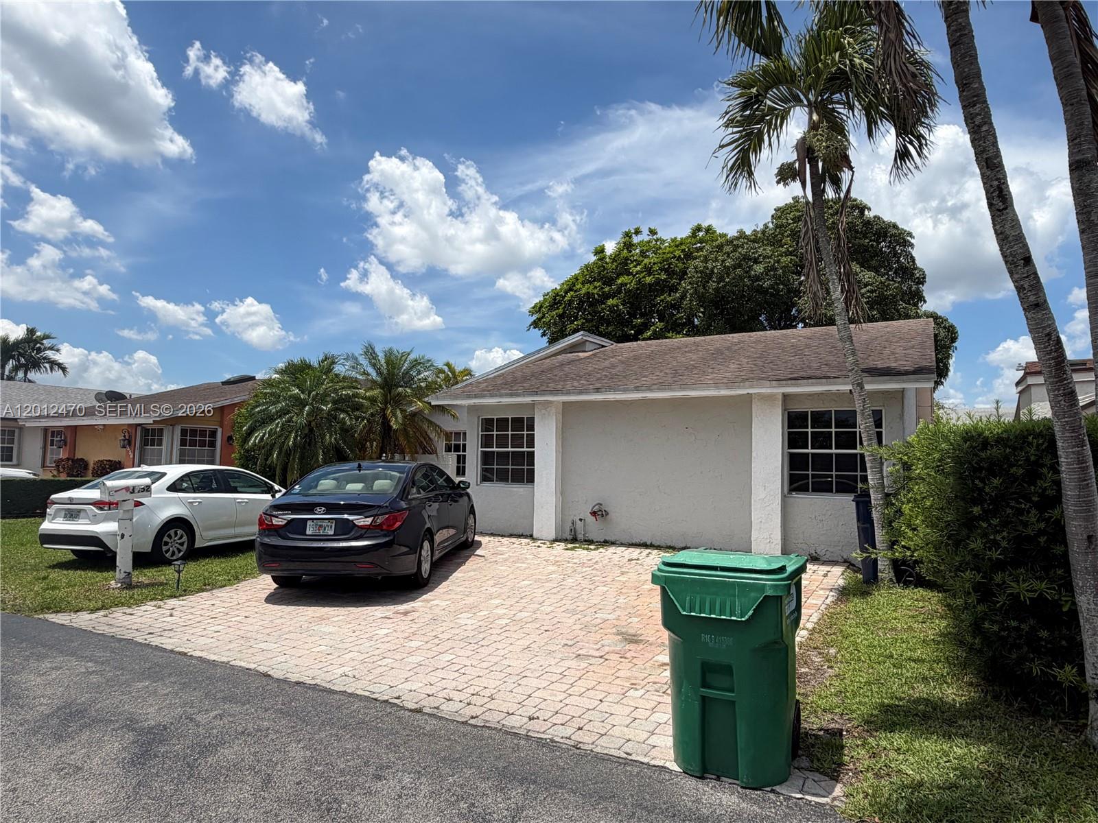 LOS PASEOS - Residential Lease