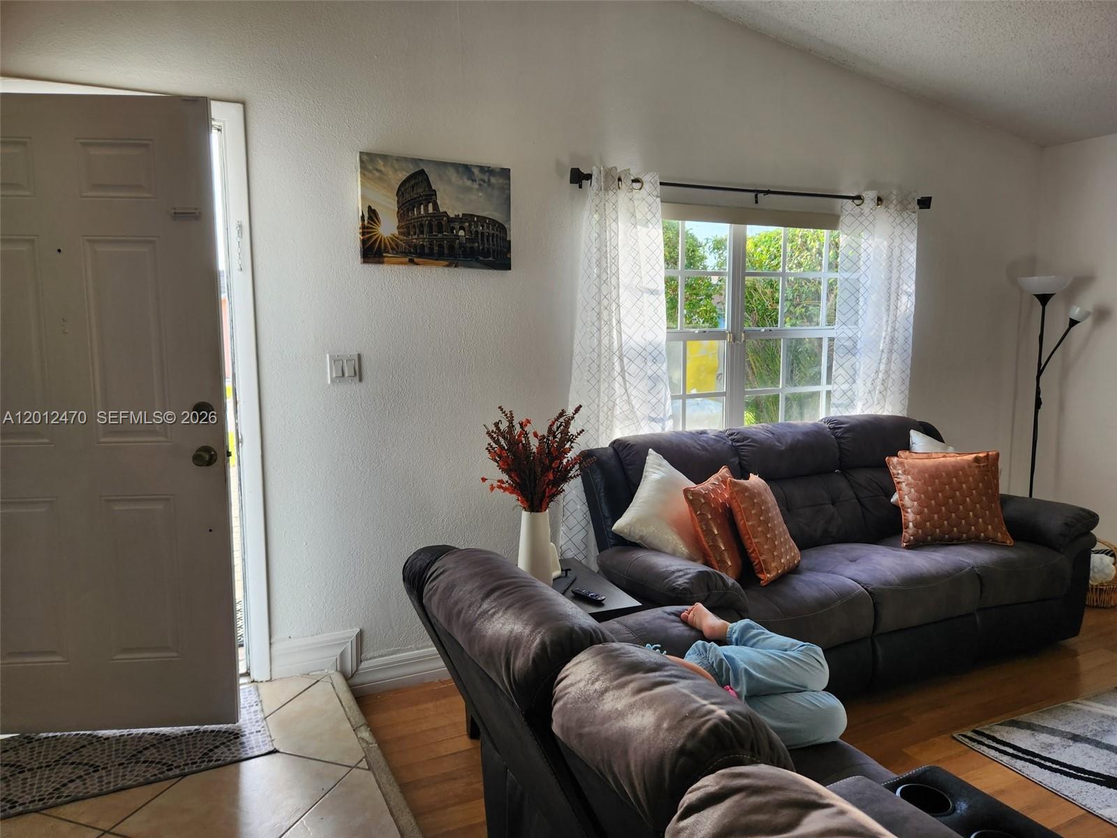 LOS PASEOS - Residential Lease