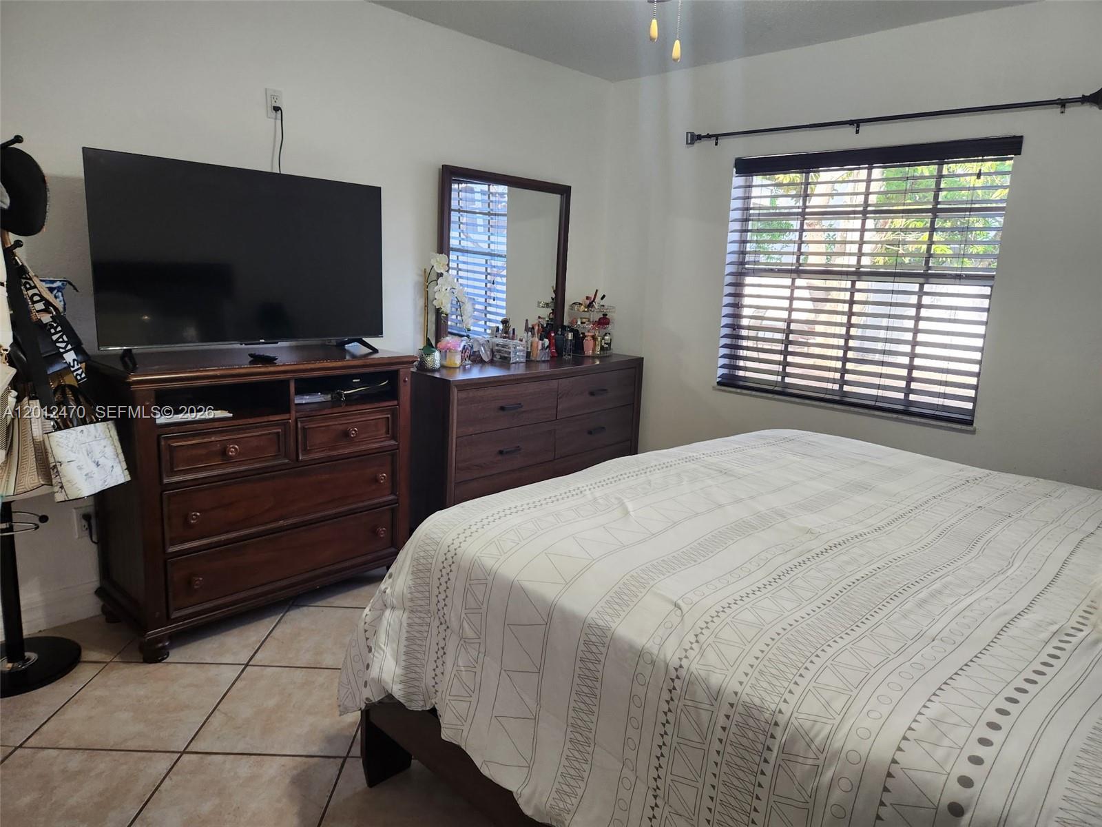 LOS PASEOS - Residential Lease