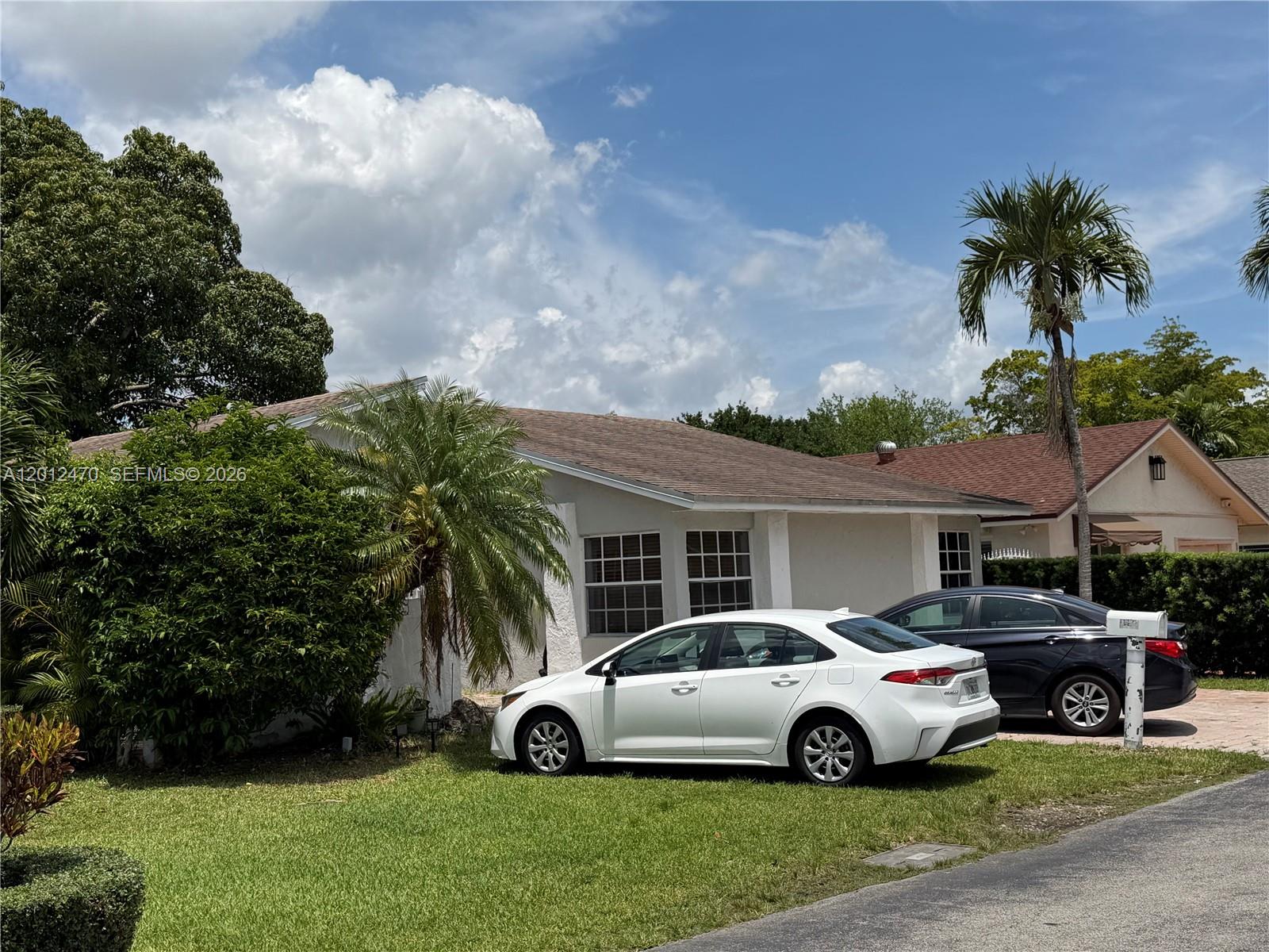 LOS PASEOS - Residential Lease