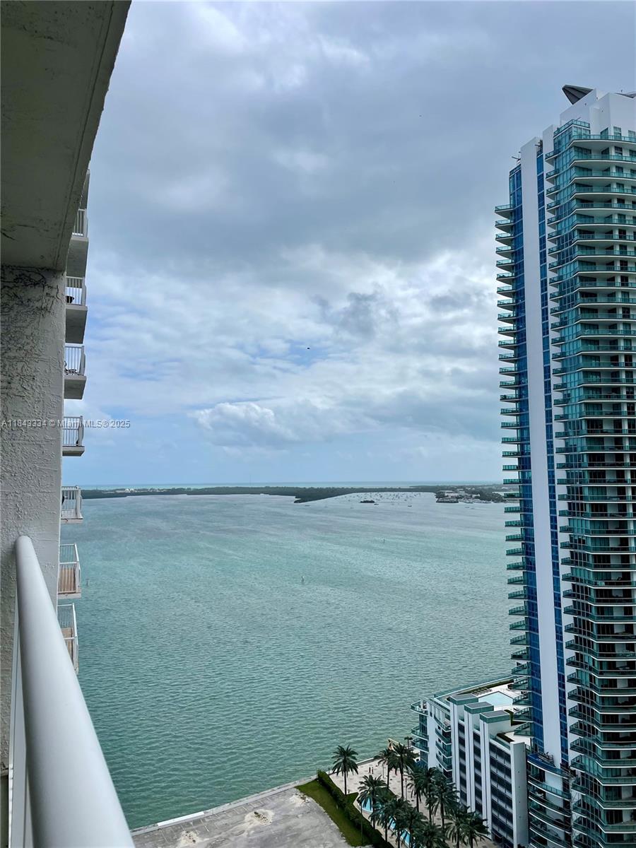 Your investment opportunity awaits at an unbeatable location!! Updated & luminous 1/1 at The Club on Brickell Bay. Wood tile throughout, granite counter tops, fully equipped kitchen, washer/dryer in unit & an ample balcony to enjoy lovely BAY & city views. Live in OR invest & rent unit out immediately, since DAILY RENTALS are permitted. The Club offers 24 hour security, gym, 2 pools, is pet friendly & more. Live the Brickell lifestyle and walk to work, restaurants, shopping & entertainment. Centrally located, minutes away from US1, I 95, the Grove, Gables & the beach. Contact listing agent for showings. Owner occupied 24 hour notice please.