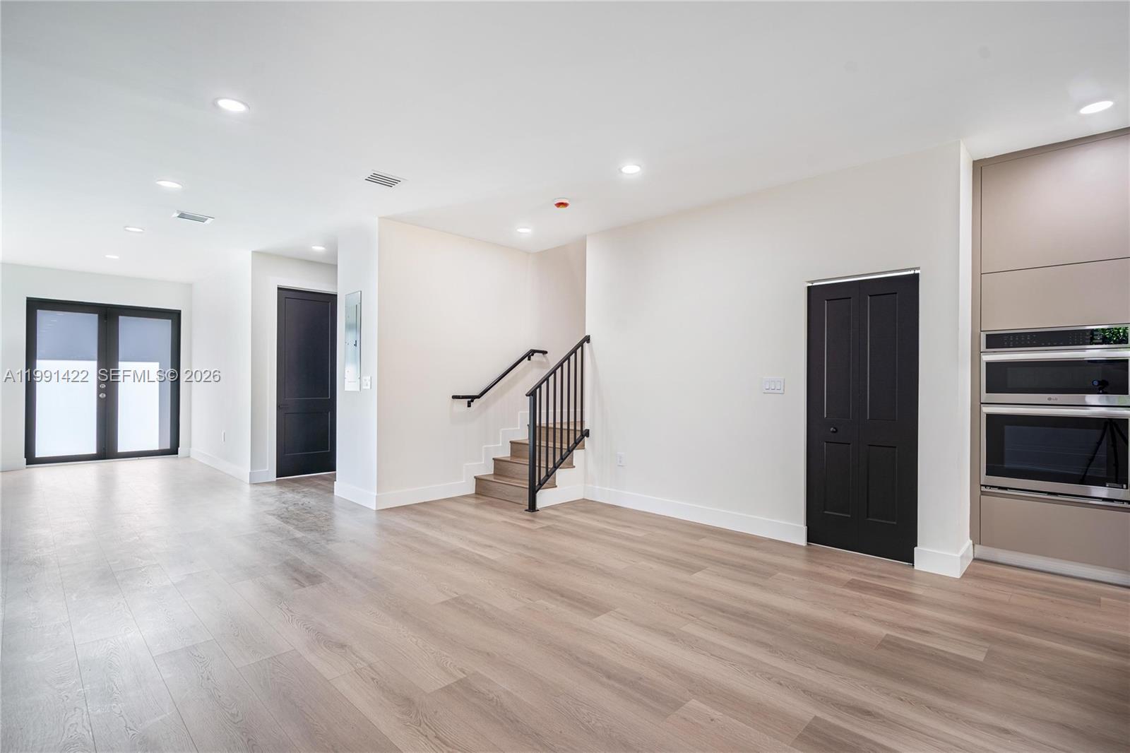 281 PRIME CONDO - Residential