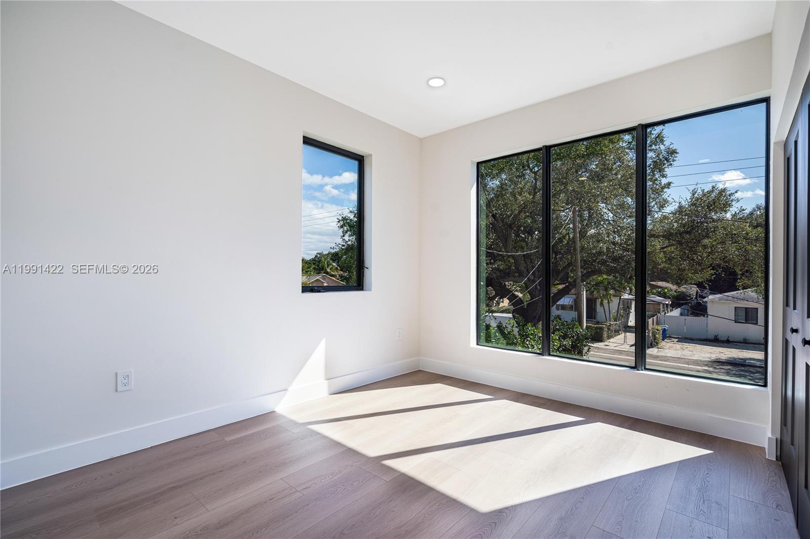 281 PRIME CONDO - Residential