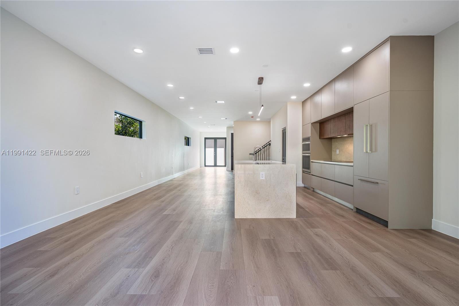 281 PRIME CONDO - Residential