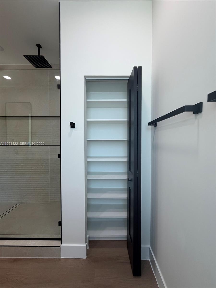 281 PRIME CONDO - Residential