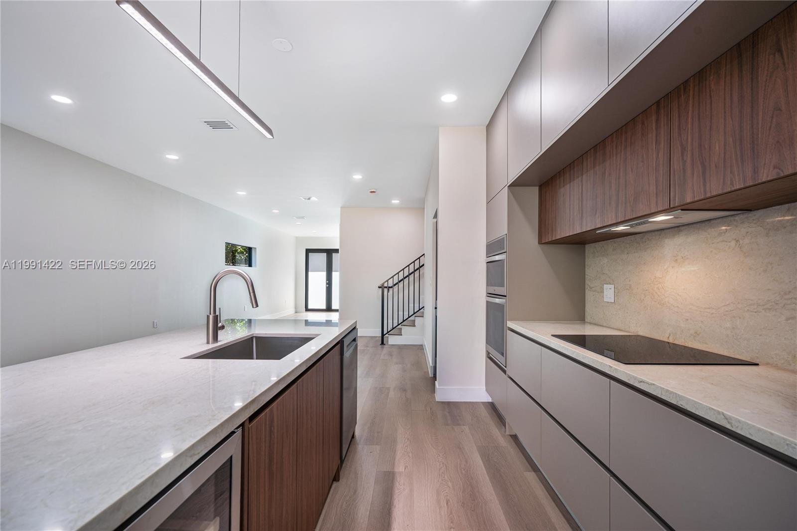 281 PRIME CONDO - Residential