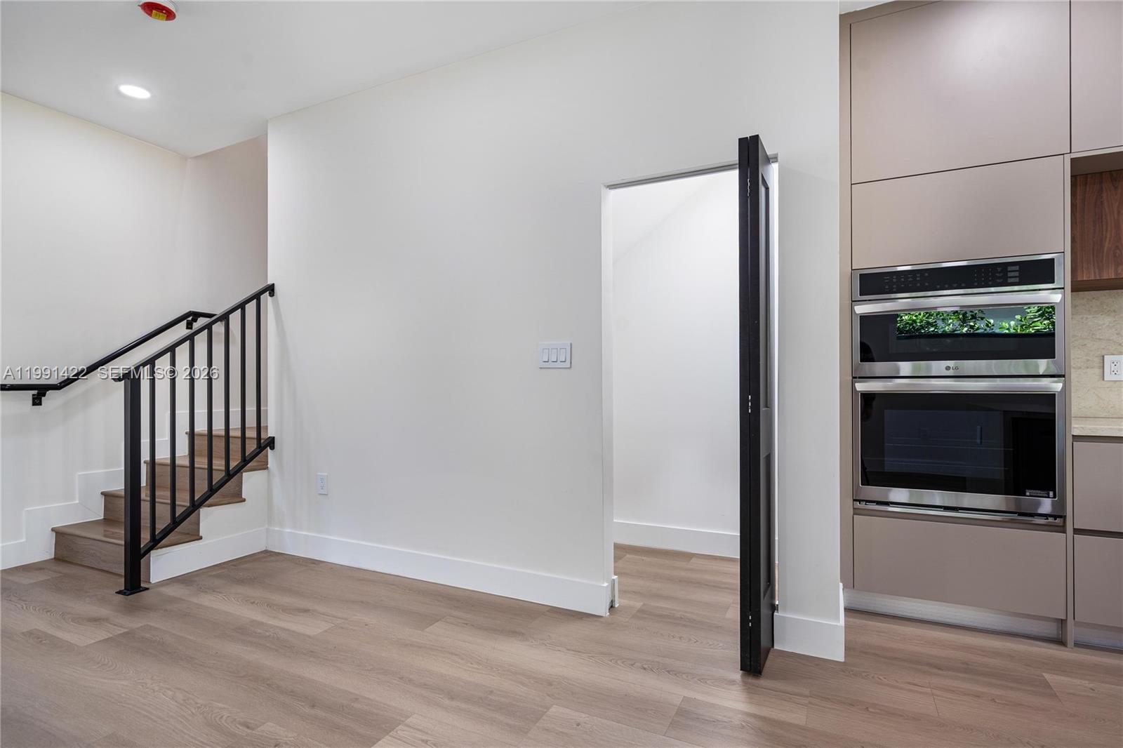 281 PRIME CONDO - Residential