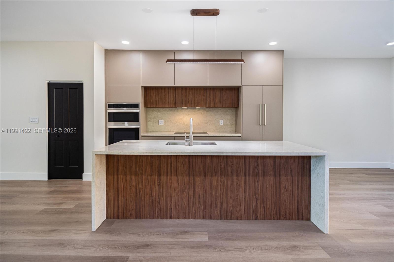 281 PRIME CONDO - Residential