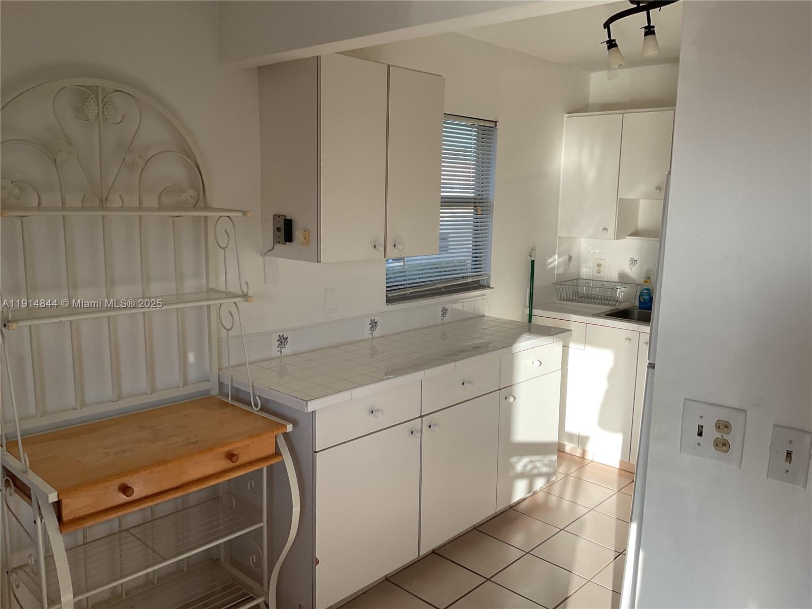 KINGS POINT SAXONY CONDOS - Residential Lease