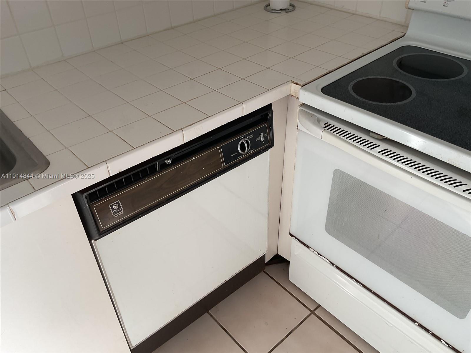 KINGS POINT SAXONY CONDOS - Residential Lease