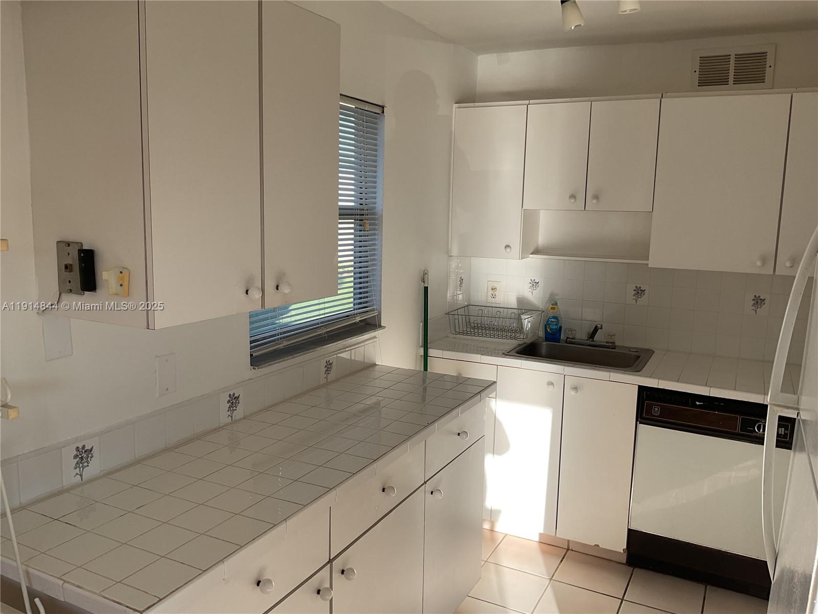 KINGS POINT SAXONY CONDOS - Residential Lease