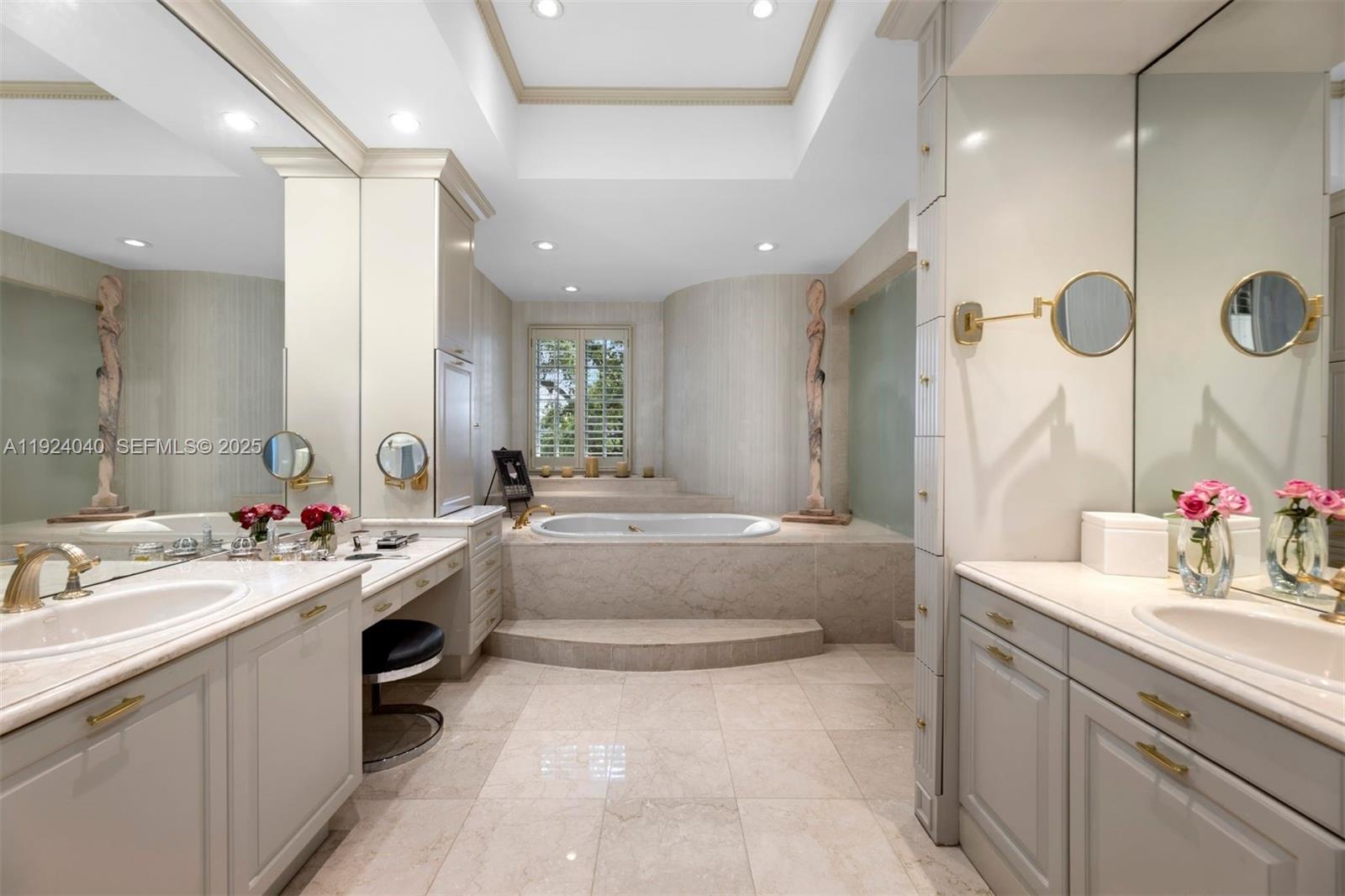 THE MOORINGS - Residential