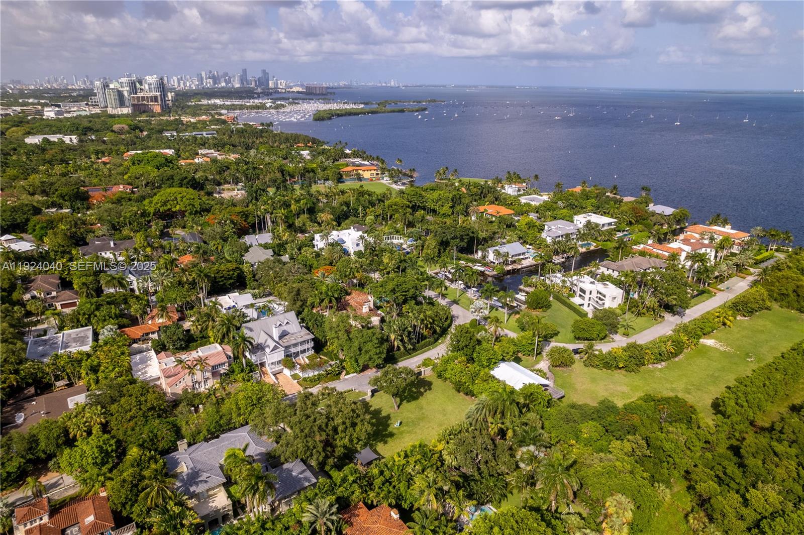 THE MOORINGS - Residential