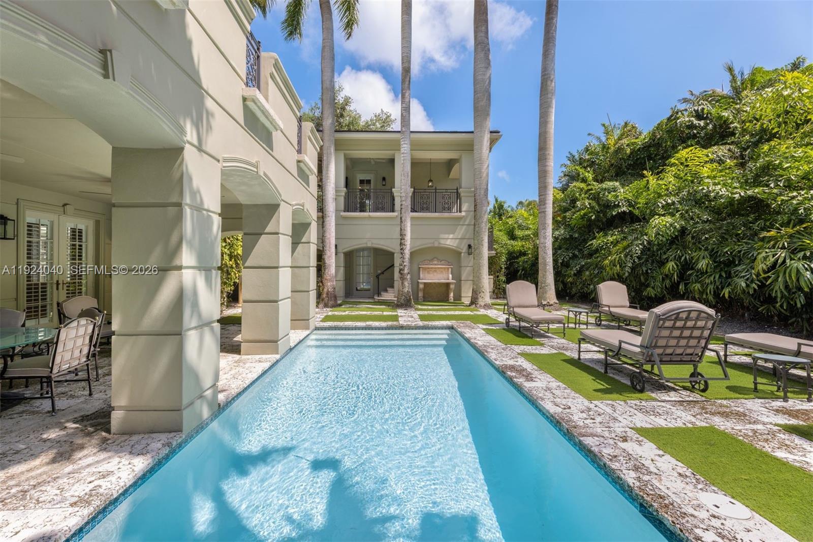 THE MOORINGS - Residential
