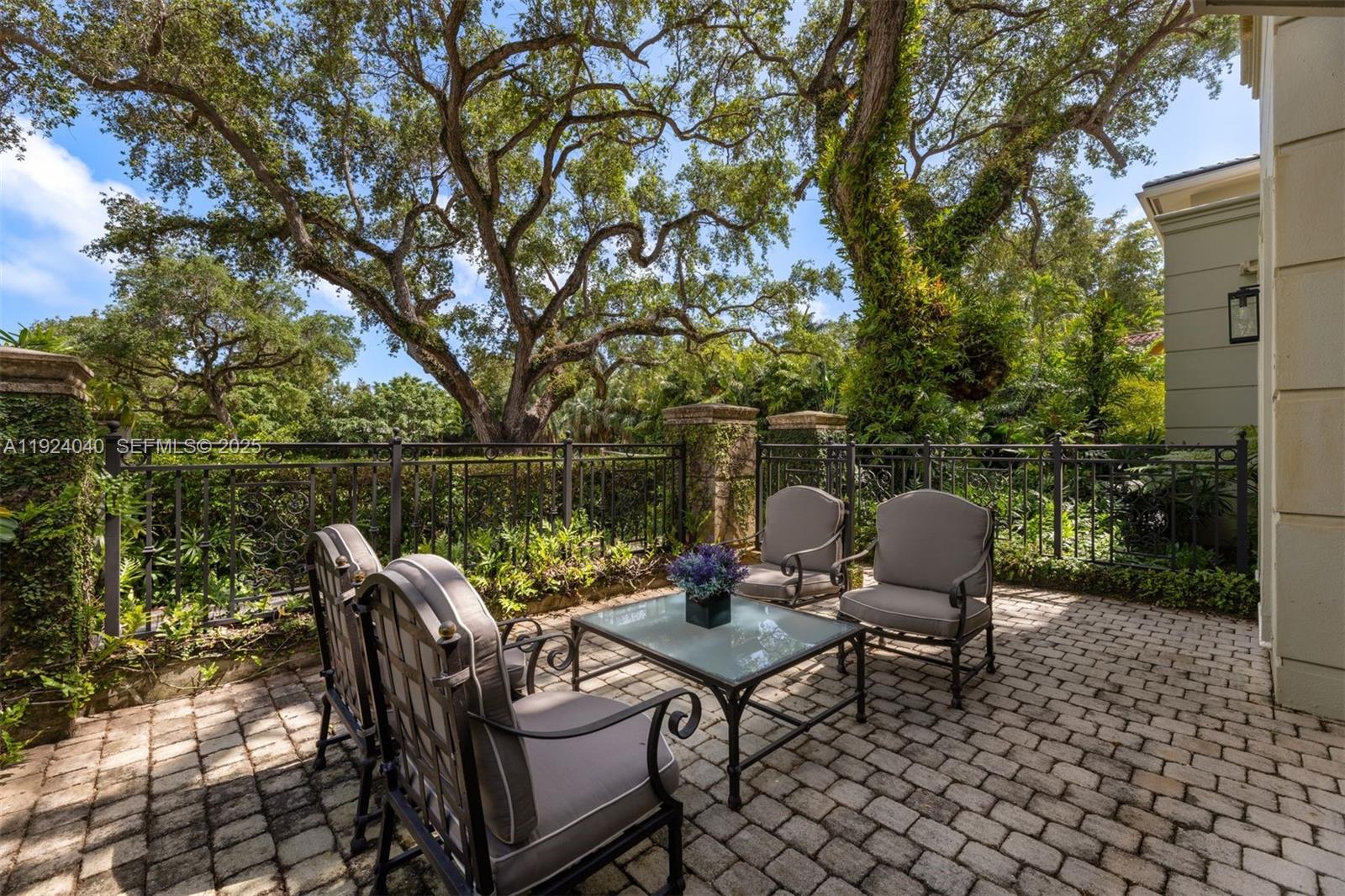 THE MOORINGS - Residential