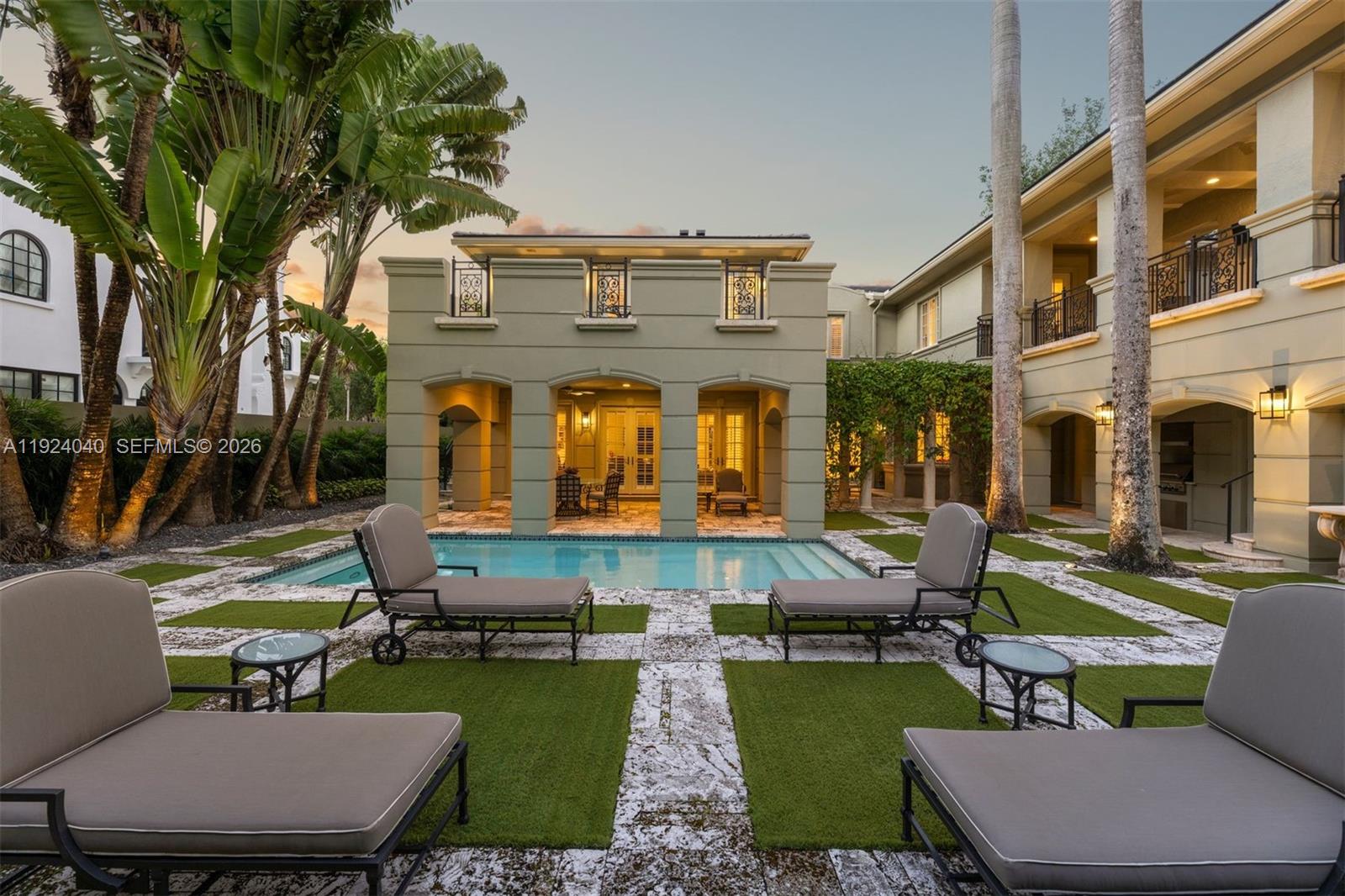 THE MOORINGS - Residential