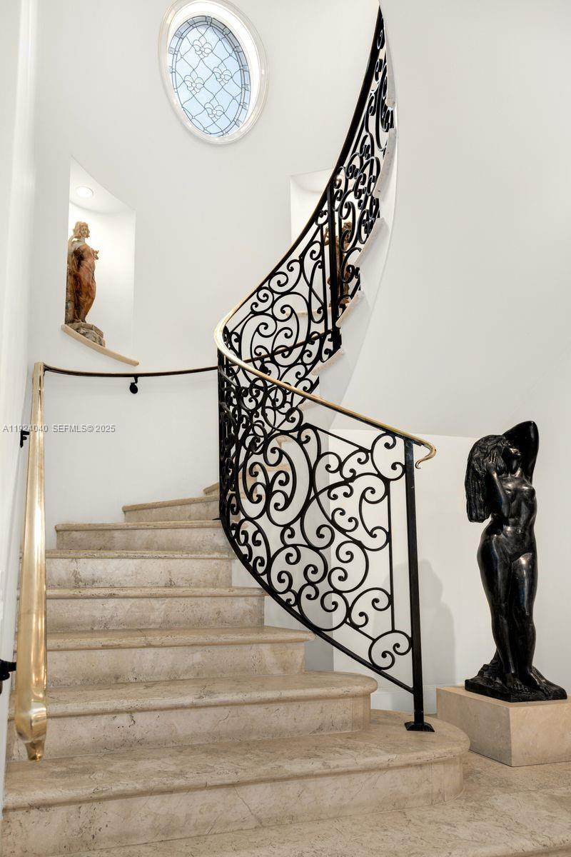 THE MOORINGS - Residential