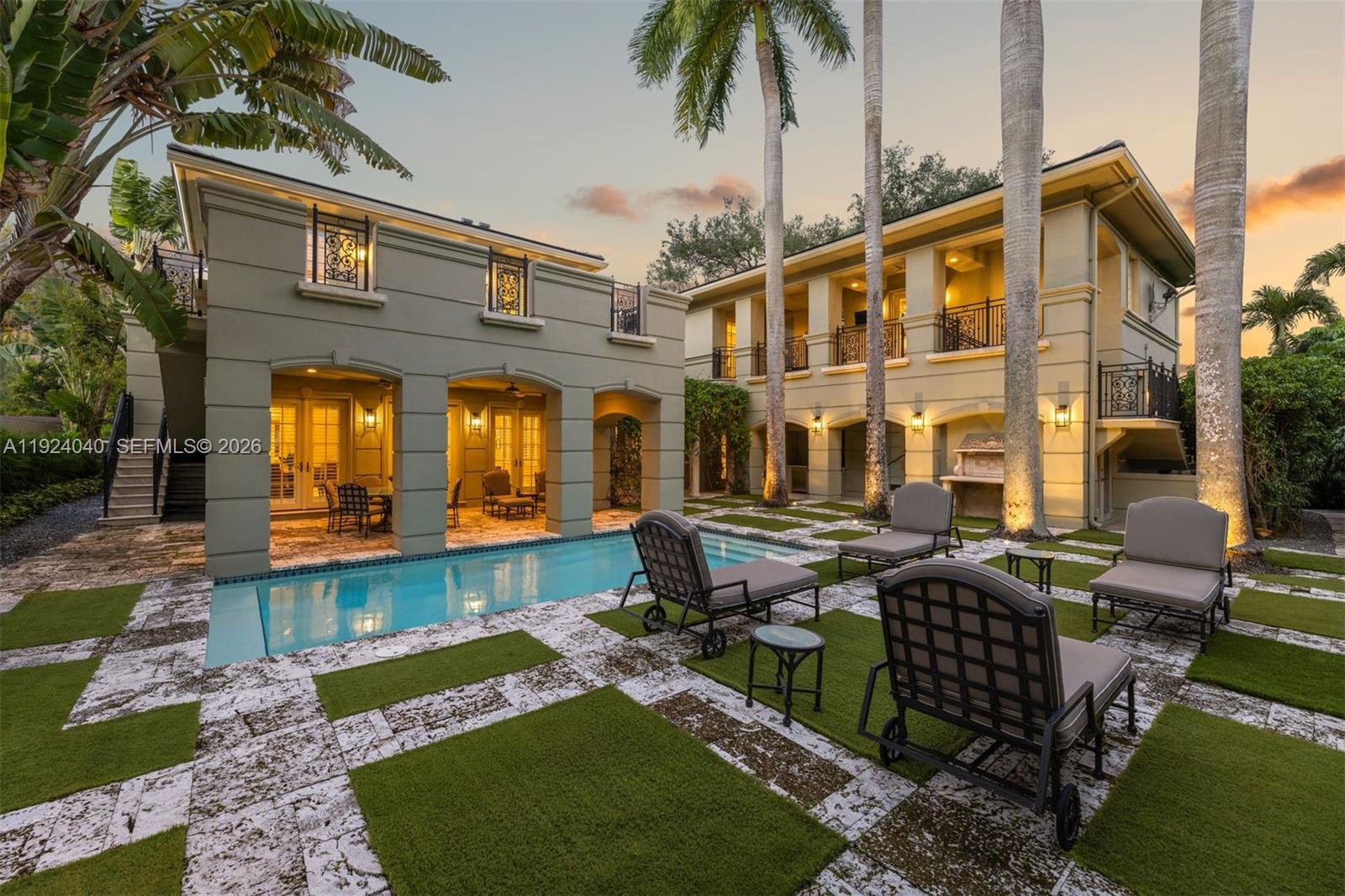 THE MOORINGS - Residential