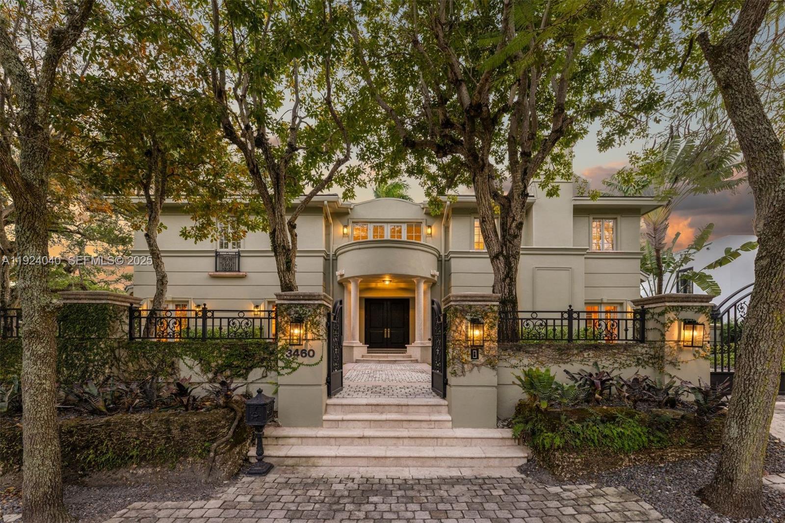 THE MOORINGS - Residential