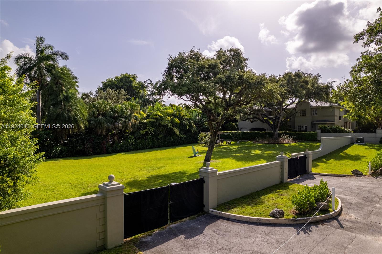 THE MOORINGS - Residential