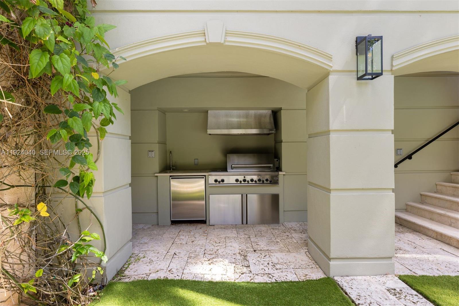 THE MOORINGS - Residential