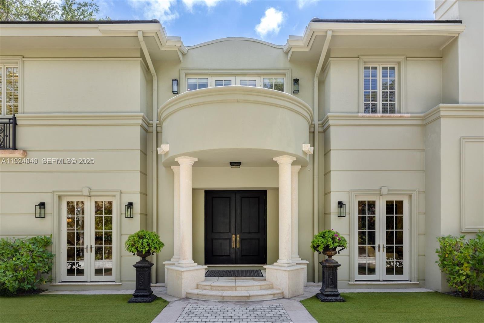 THE MOORINGS - Residential