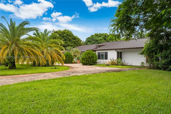 8700 SW 97TH TER, MIAMI, FL 33176 - Image 274a0ae00cfbae12c8ef22cb9a7a6aa5/1358989088