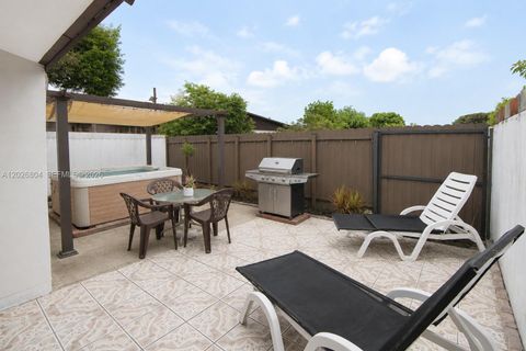 Tiny photo for 5103 SW 138th Ave Cir, Miami, FL 33175 (MLS # A12026804)