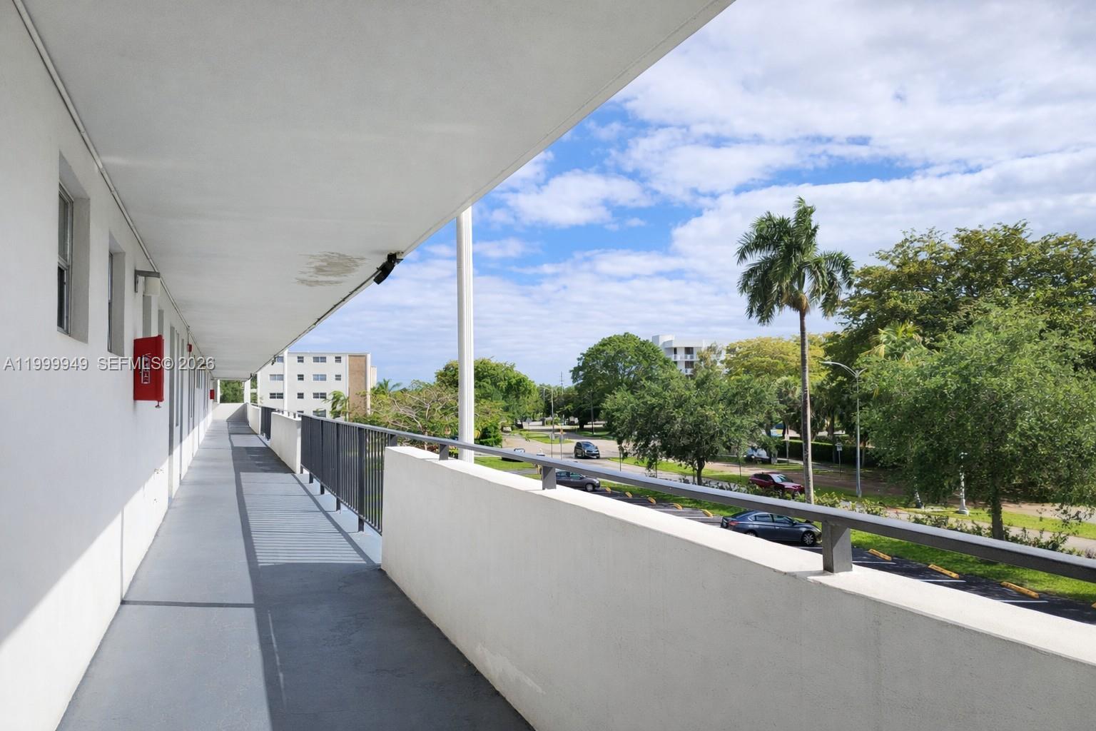 950 Hillcrest Dr 302