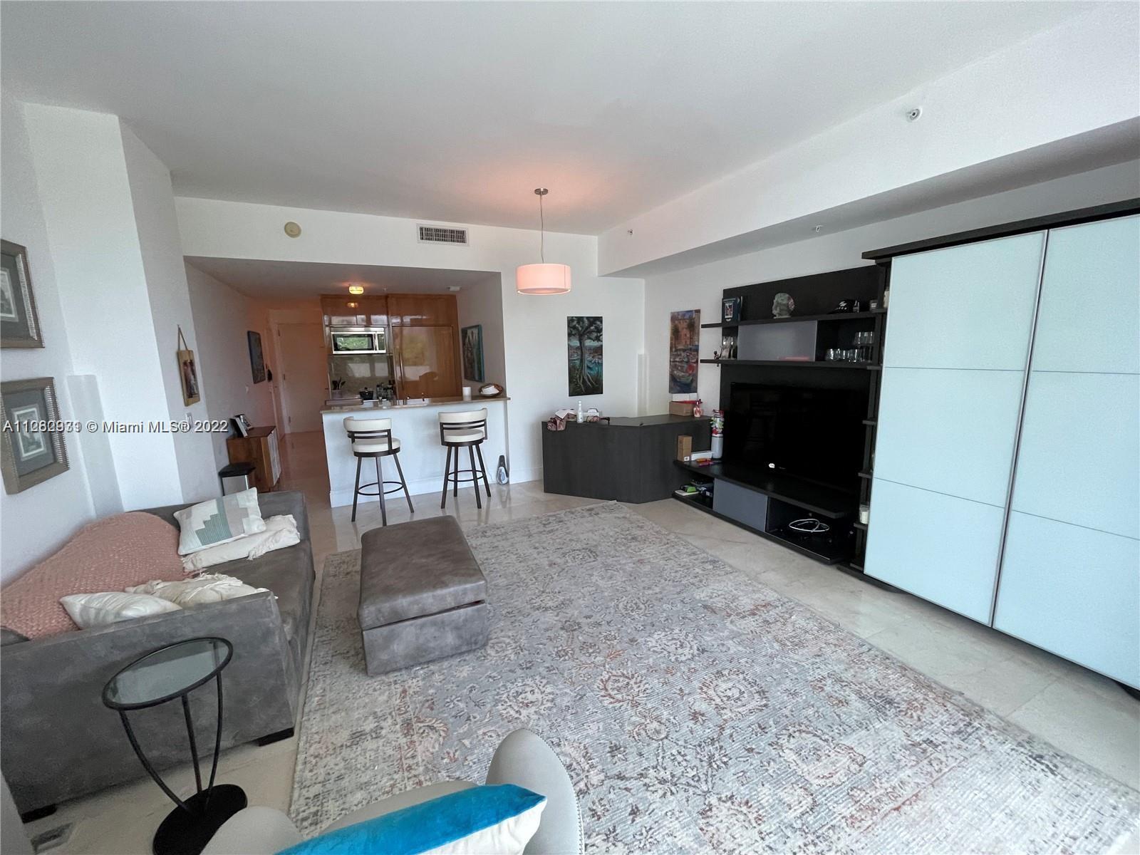 CONTINUUM ON SOUTH BEACH - Residential