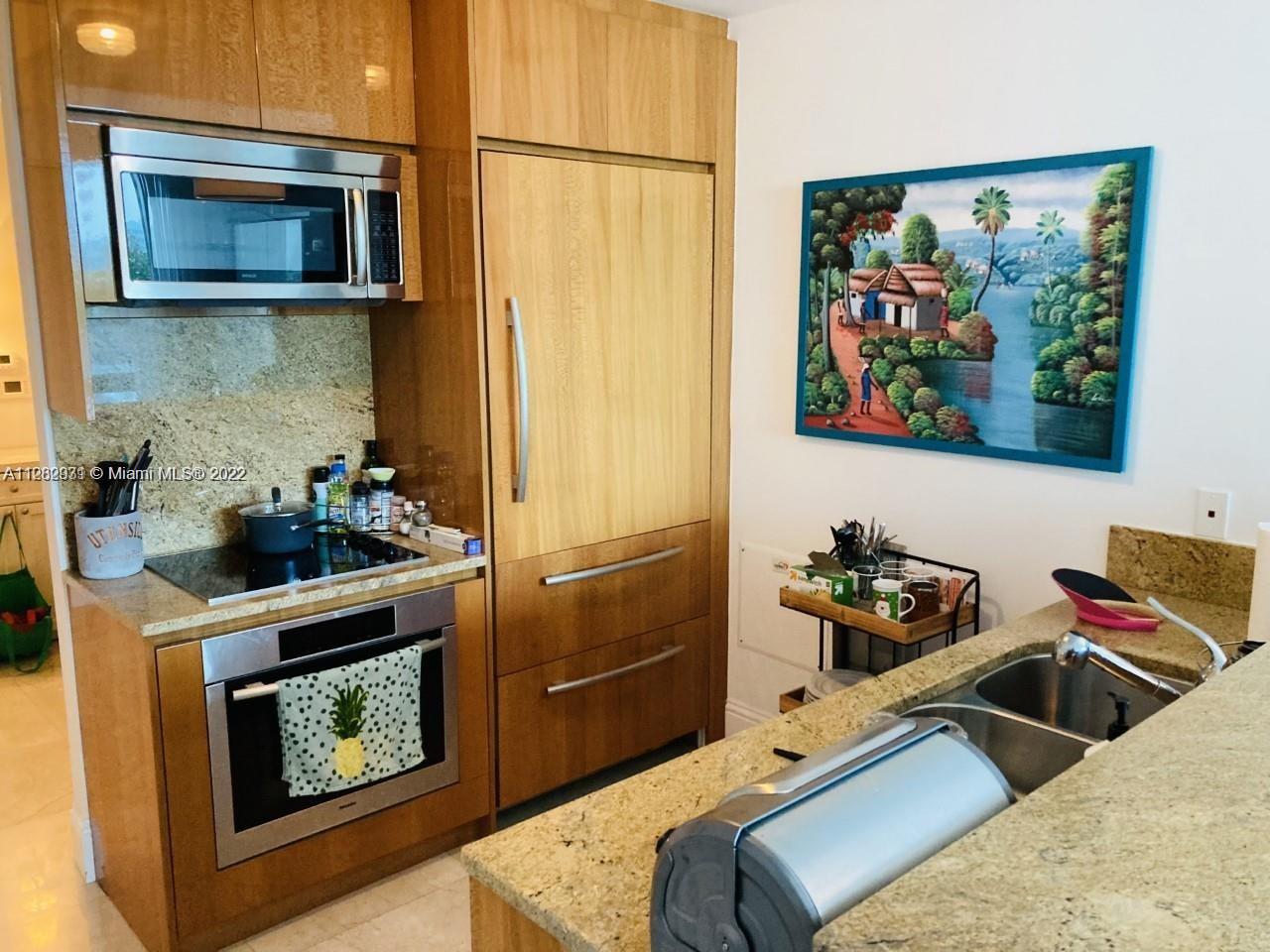 CONTINUUM ON SOUTH BEACH - Residential