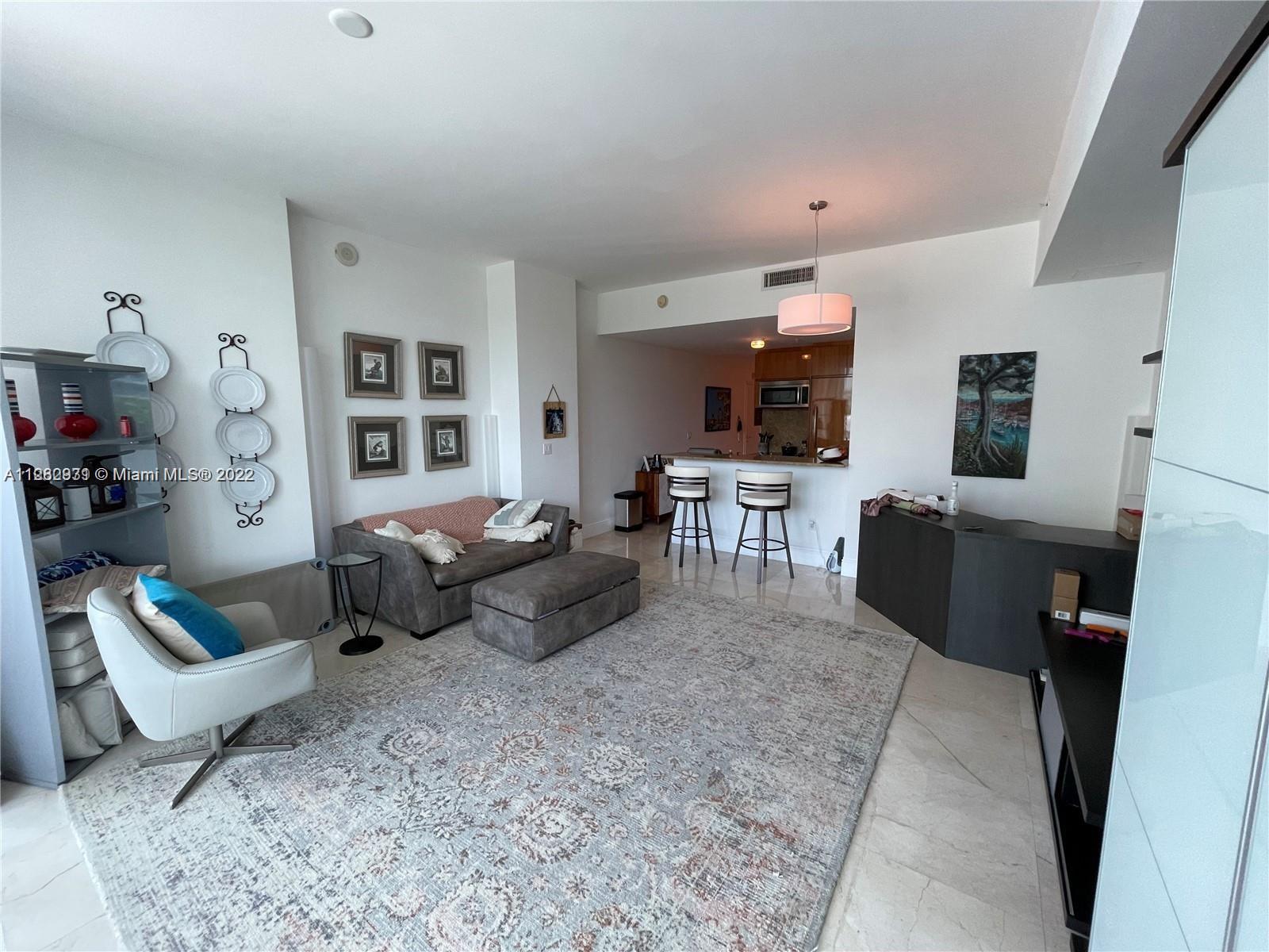 CONTINUUM ON SOUTH BEACH - Residential