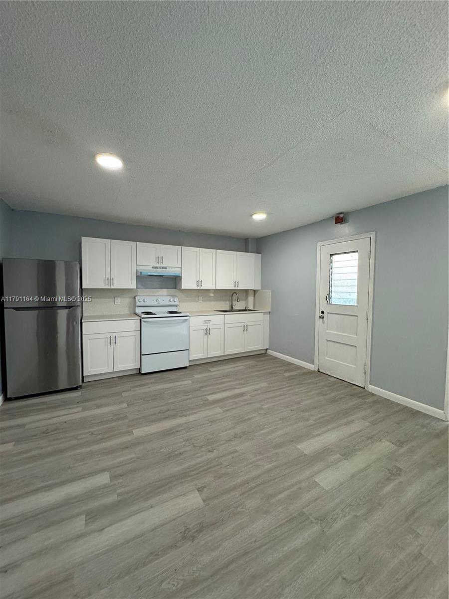 Rental Property at 6840 Pembroke Rd 217, Pembroke Pines, Miami-Dade County, Florida - Bedrooms: 3 
Bathrooms: 1  - $2,925 MO.