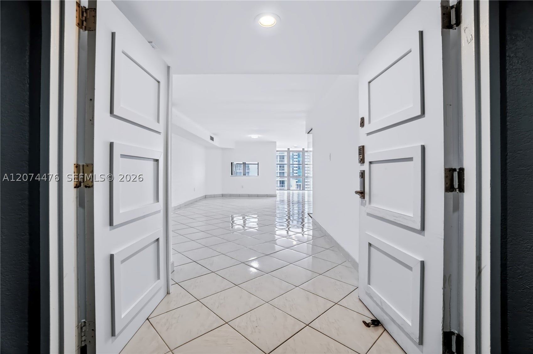 6423 Collins Ave 1702