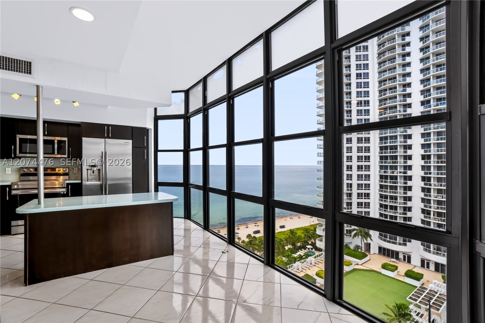6423 Collins Ave 1702